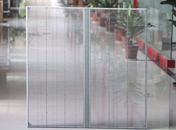 Hogyan éri el a LED mesh képernyő az átlátszóságot és a kép részletességét?